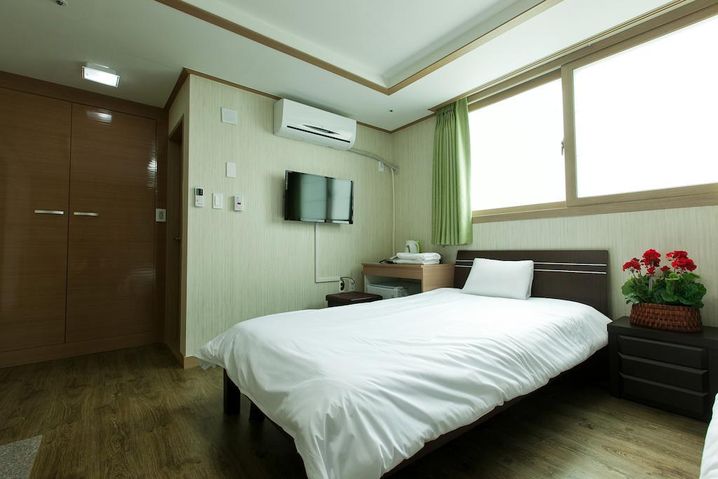 Olle Tourist Hotel Jeju Exteriör bild
