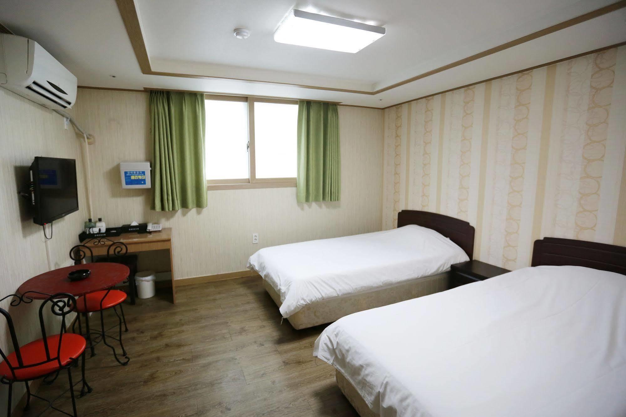 Olle Tourist Hotel Jeju Exteriör bild
