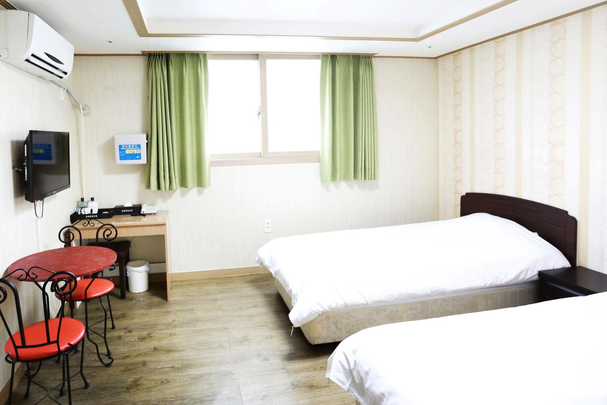 Olle Tourist Hotel Jeju Exteriör bild