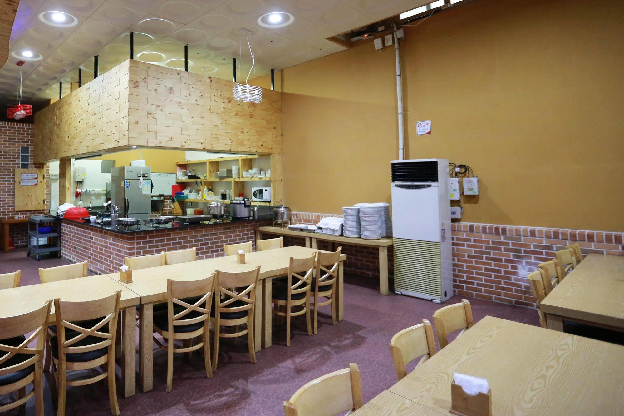 Olle Tourist Hotel Jeju Exteriör bild